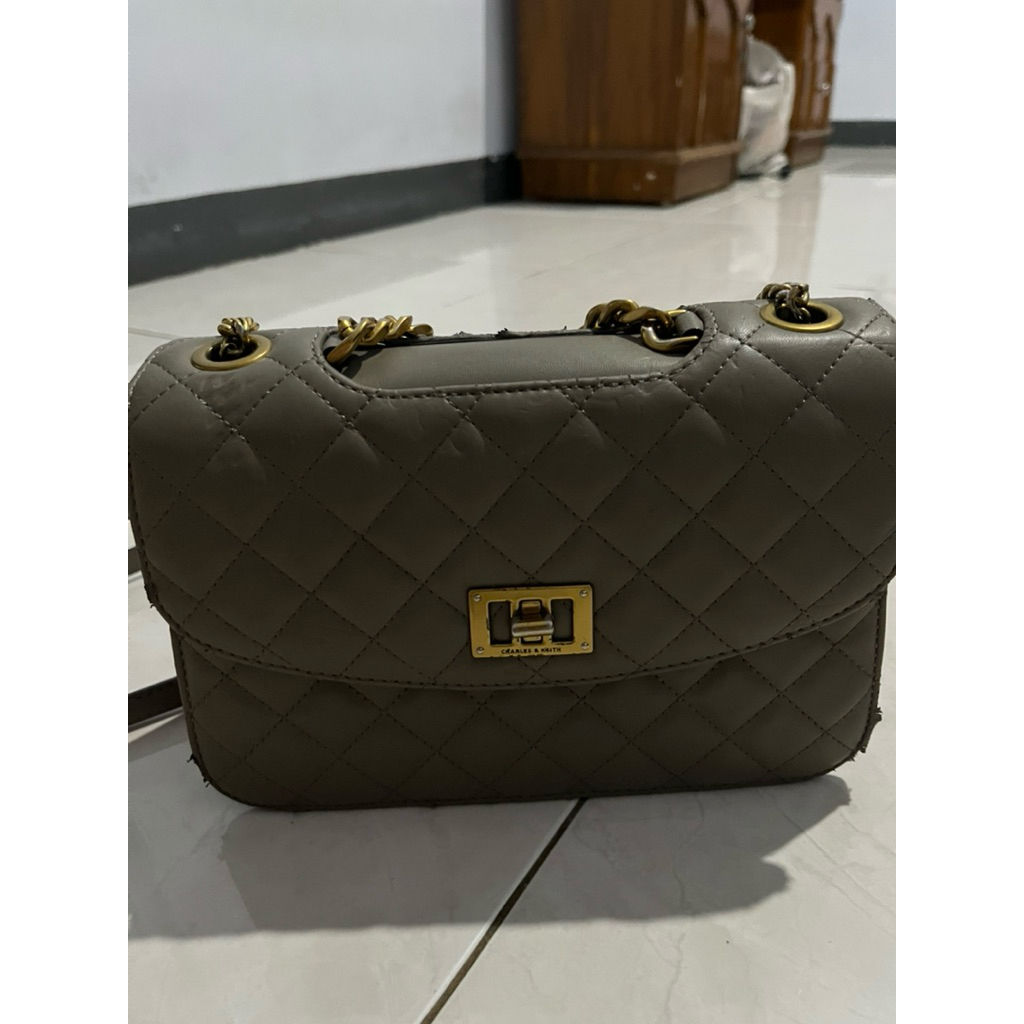 Preloved tas charles and keith ori