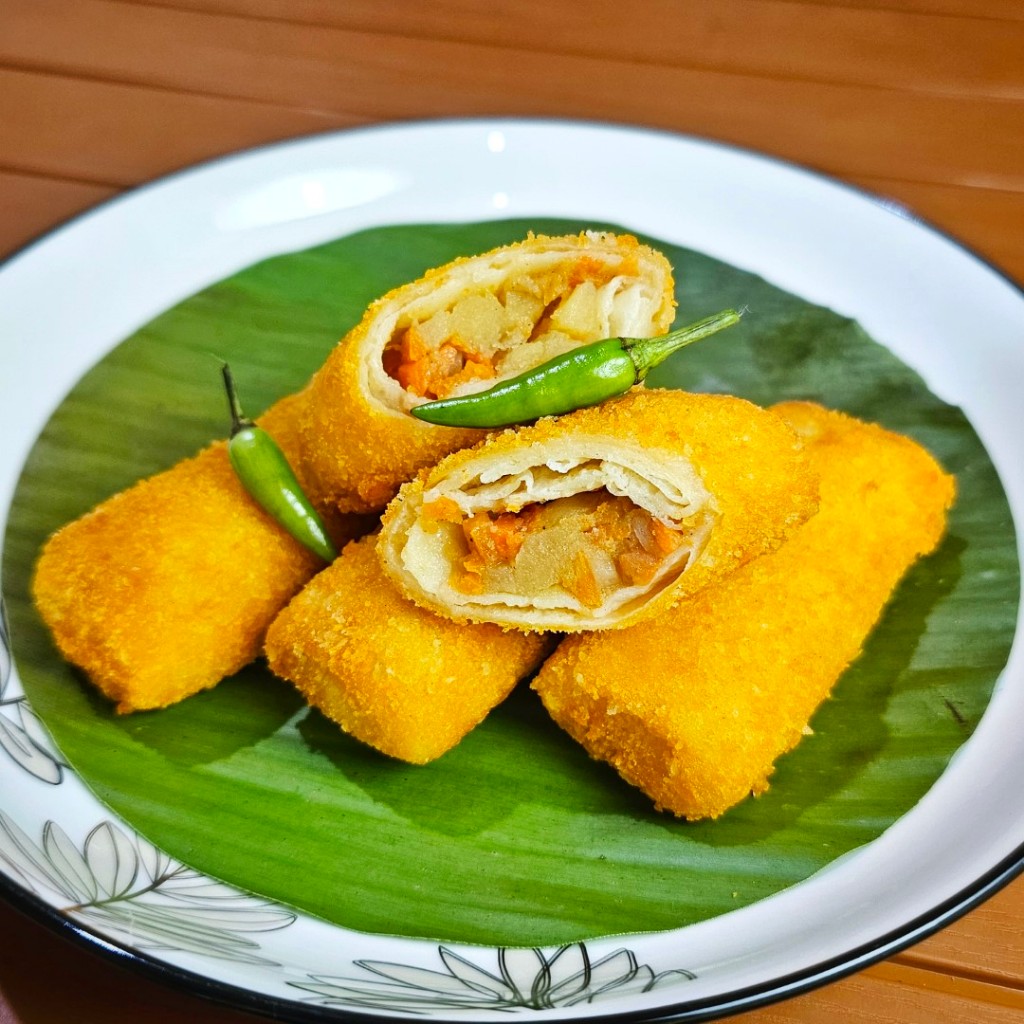 

Risoles Risol Sayur/Sayur Ayam Pedas/Rogout/Bihun/Smoke Beef Mayo/Sosis Solo