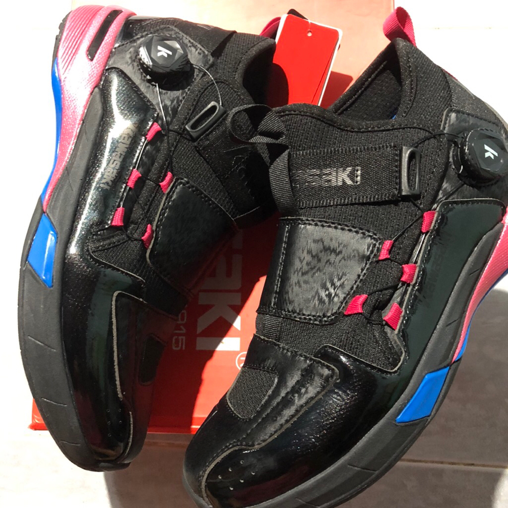 sepatu badminton kawasaki boa