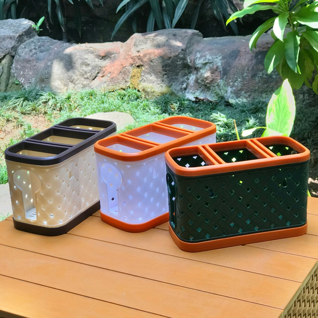 Tempat Sendok Elvi Lovenia / Tempat Sendok Tiga Sekat Plastik / Tempat Sendok Gantung