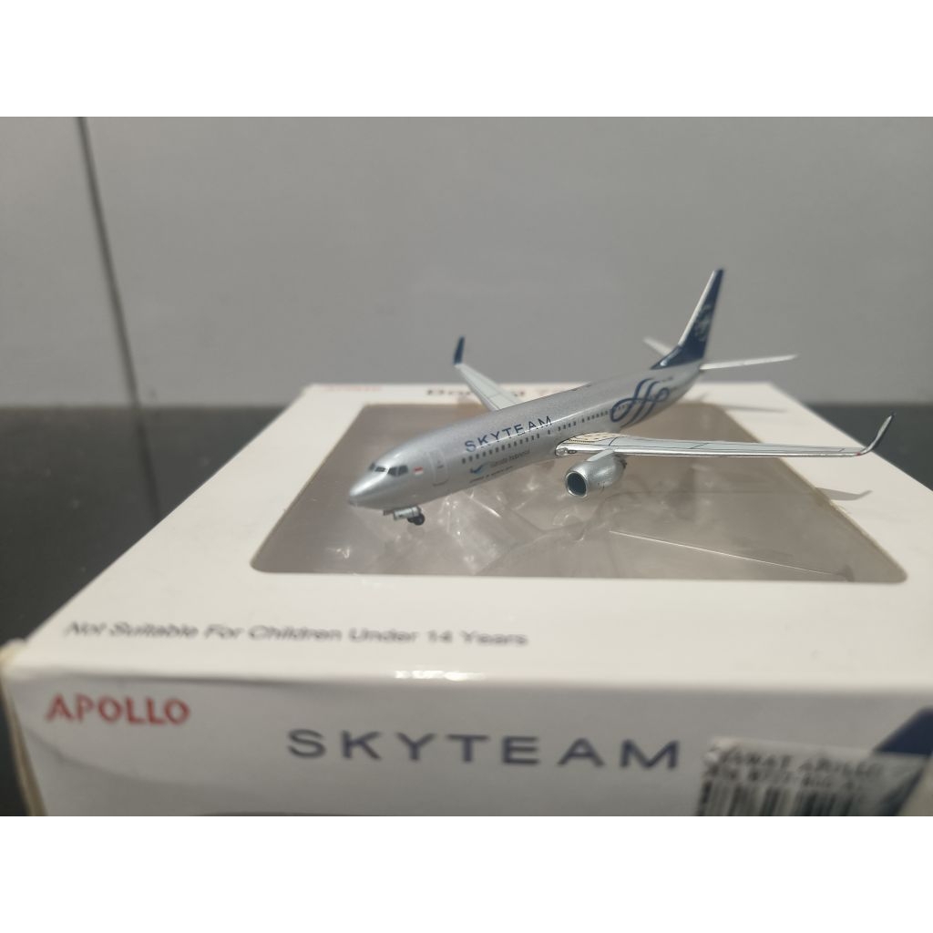 Diecast Garuda Indonesia Boeing B737-800 GMH SKYTEAM Apollo 1:400