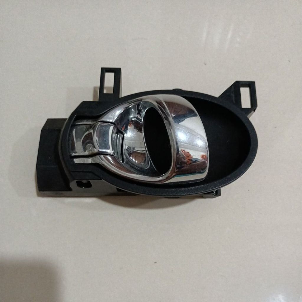 Handle pintu dalam Nissan Juke Nissan March Original