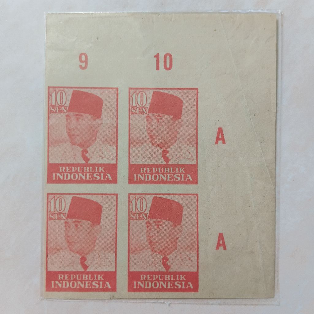

Perangko Prangko Kuno 10 Sen Sukarno era Revolusi 1947 - 1948 Blok 4 Non Perforasi - YN2589