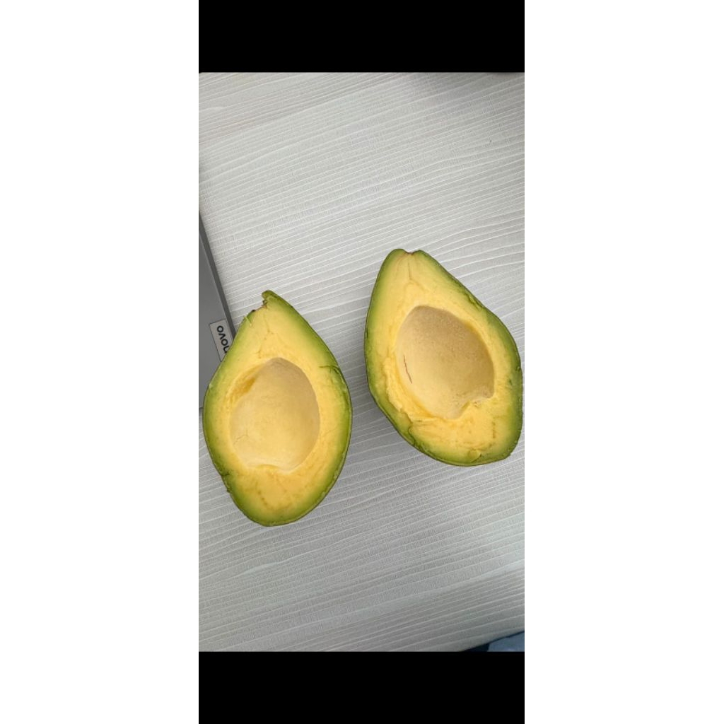 

Alpukat Mentega Premium Matang Sempurna 1kg - Avocadomang Jakarta