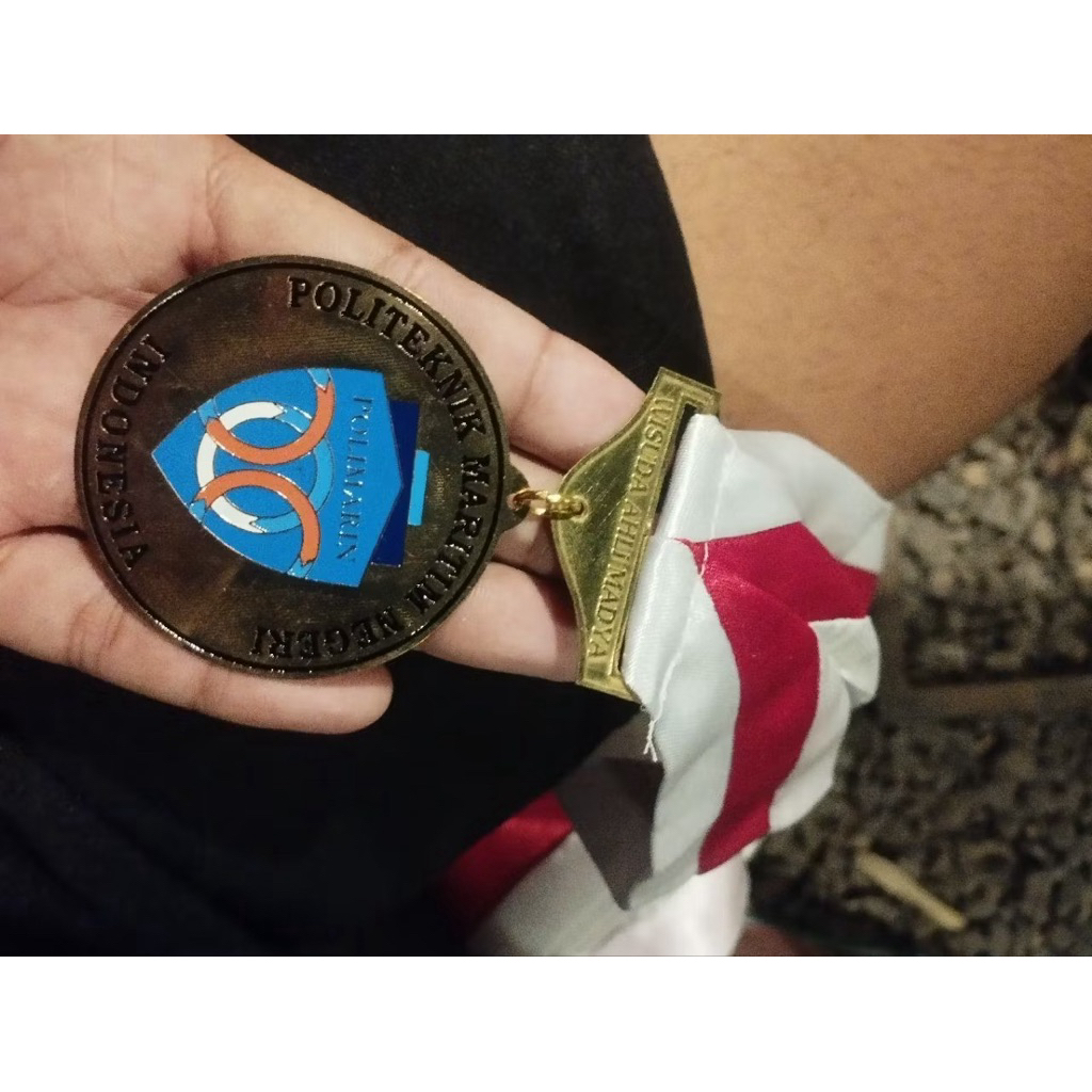 Kalung Wisuda Kuningan Etsa + Tali & Gantungannya