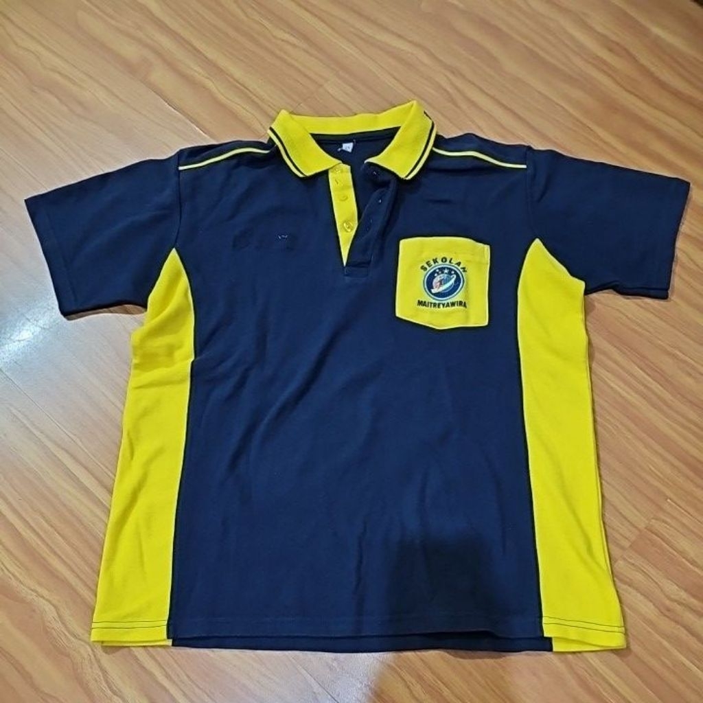 preloved baju olahraga SMP Maitreyawira set