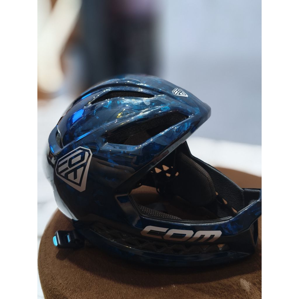 Helm Com Carbon Pushbike