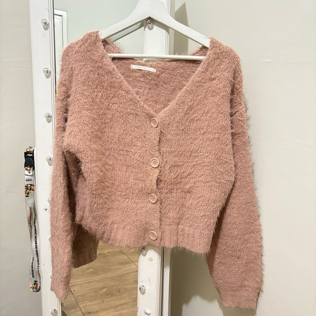 Preloved | FLUFFY KNIT CARDIGAN - CARDIGAN BULU RAJUT