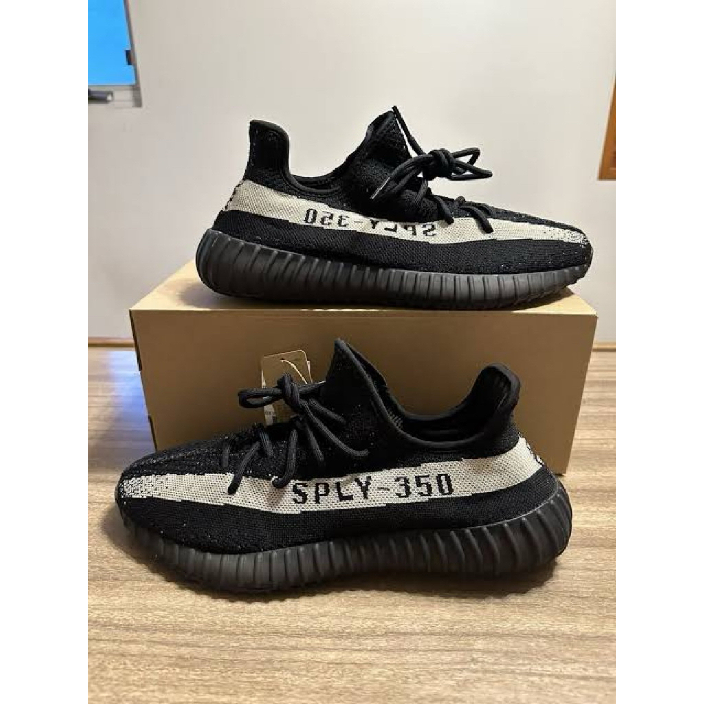 sepatu sneaker/yezzy350/black oreo