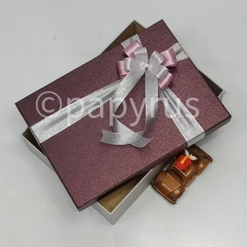 

PAPYRUS Kombinasi 25x35 Tinggi 8cm Kotak Kado Gift Box V2