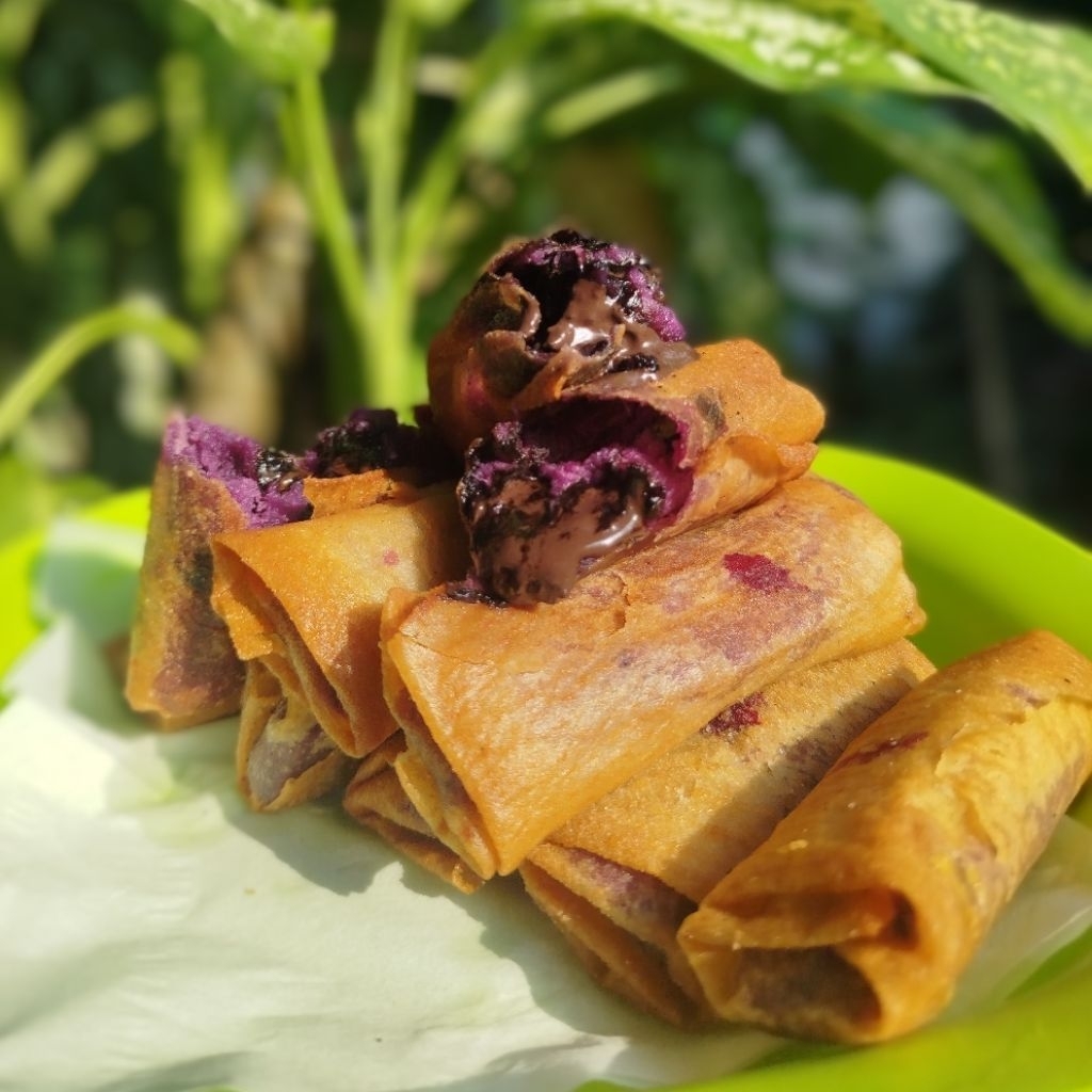 

Premium Frozen Lumpia Ubi Ungu Rasa Coklat & Keju isi 3/5 pcs