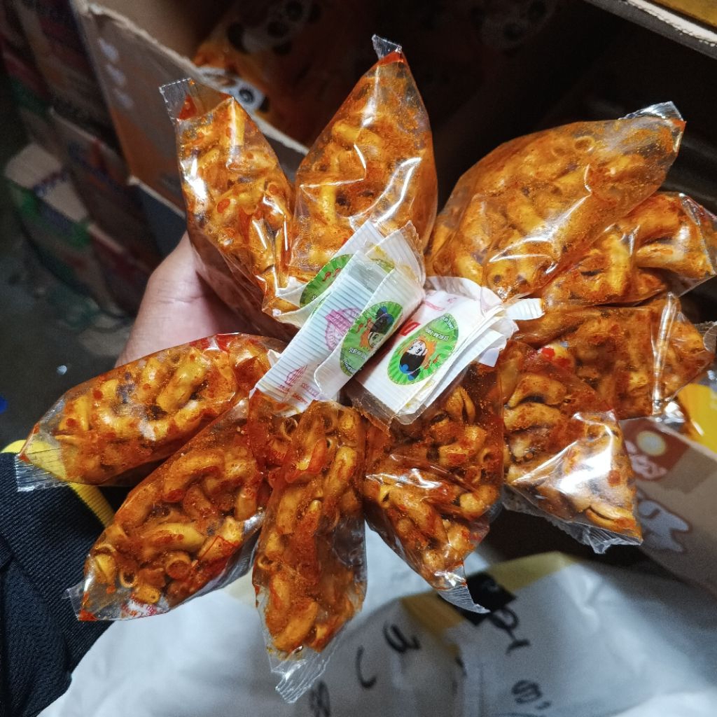 

Cemilan 2RB Macaroni Bantet Basreng Spiral Krupuk Seblak Cimol Kripik Beling Tahu Bulat