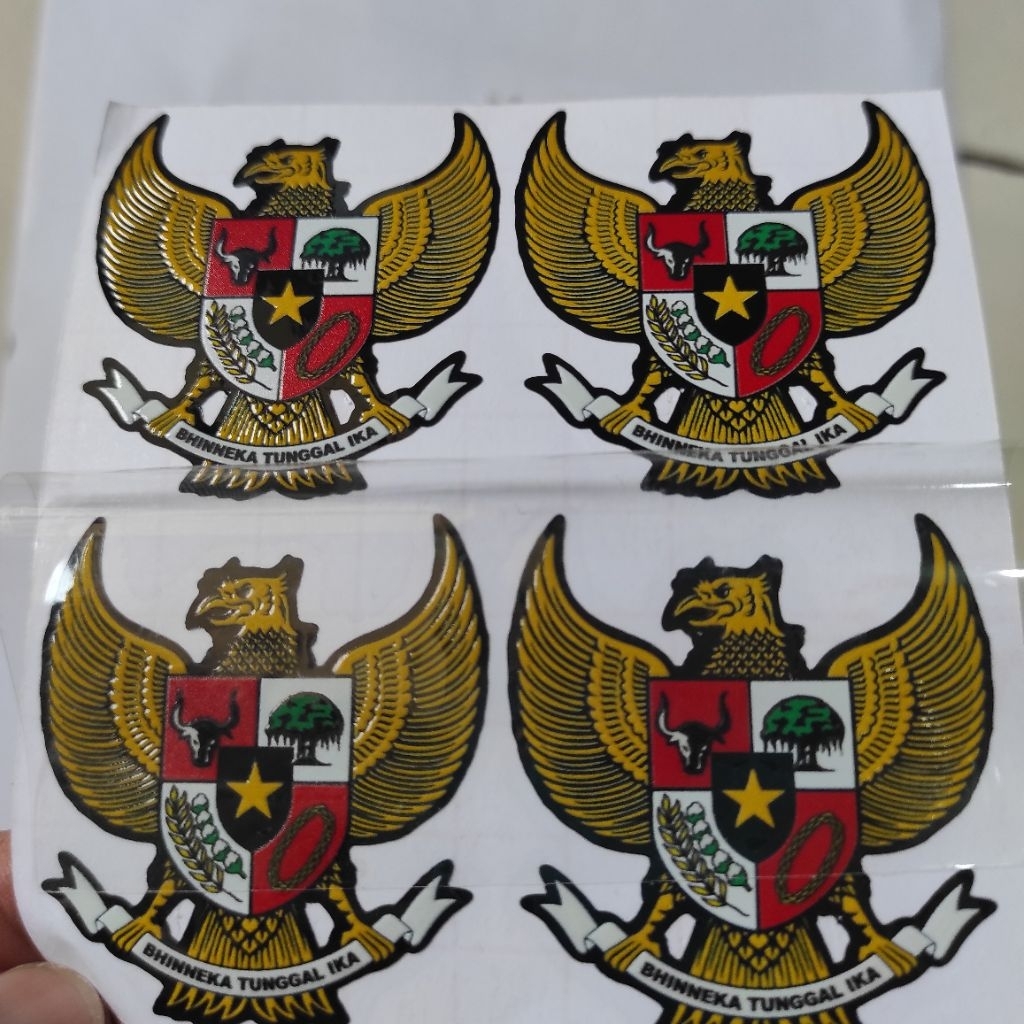

Stiker Timbul Logo Garuda Indonesia UV Pernis Glossy isi 4 Bisa Ditempel Di HP