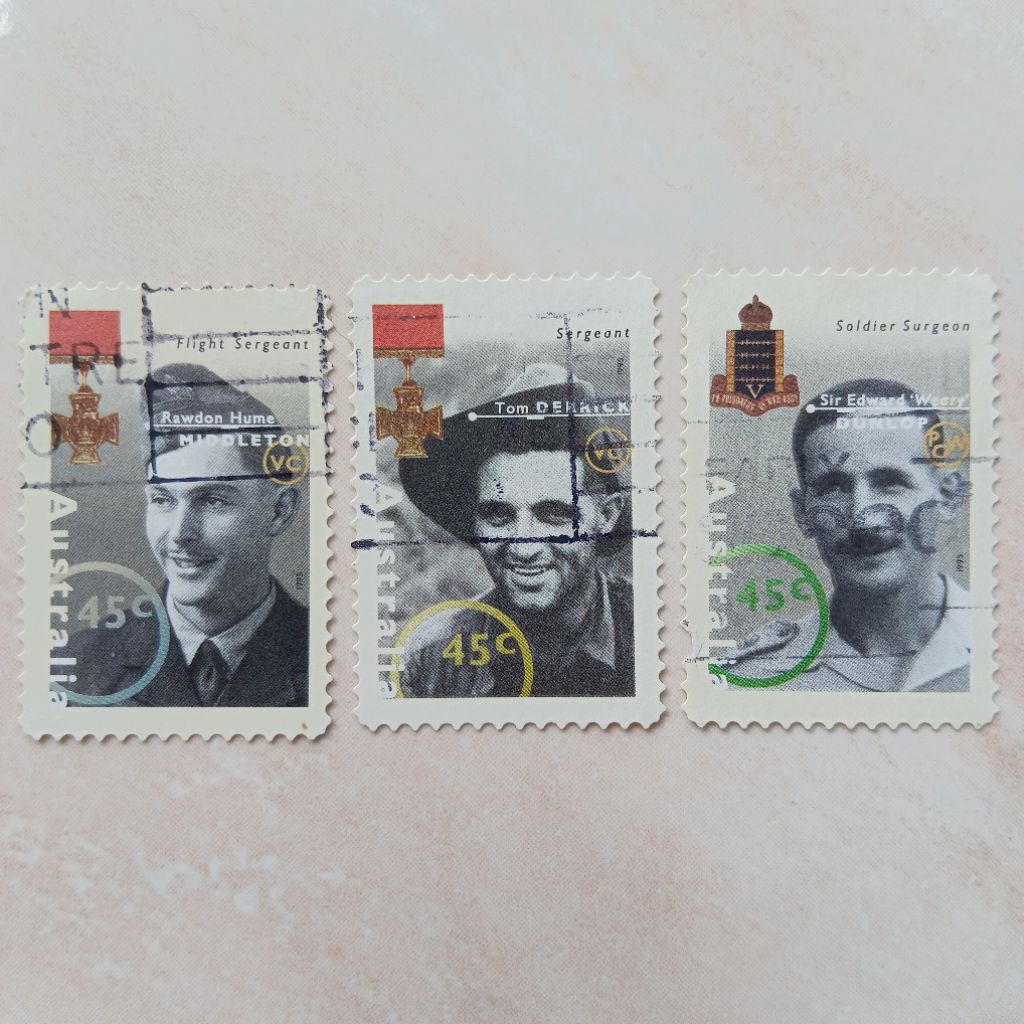 

Perangko Prangko Jadul Australia Seri Australia Second WW Heroes 3 Pcs 1995 - YN2598