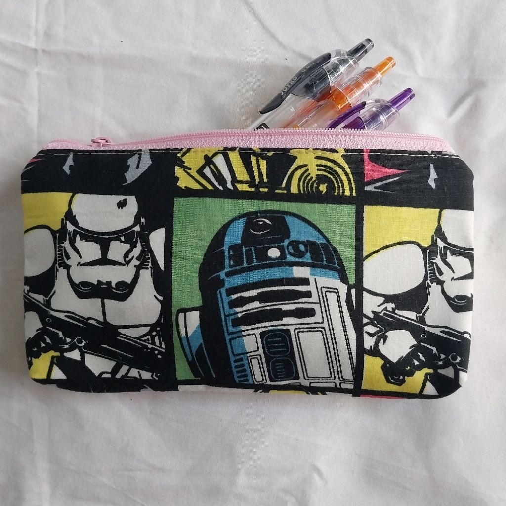 

TEMPAT PENSIL KATUN STAR WARS