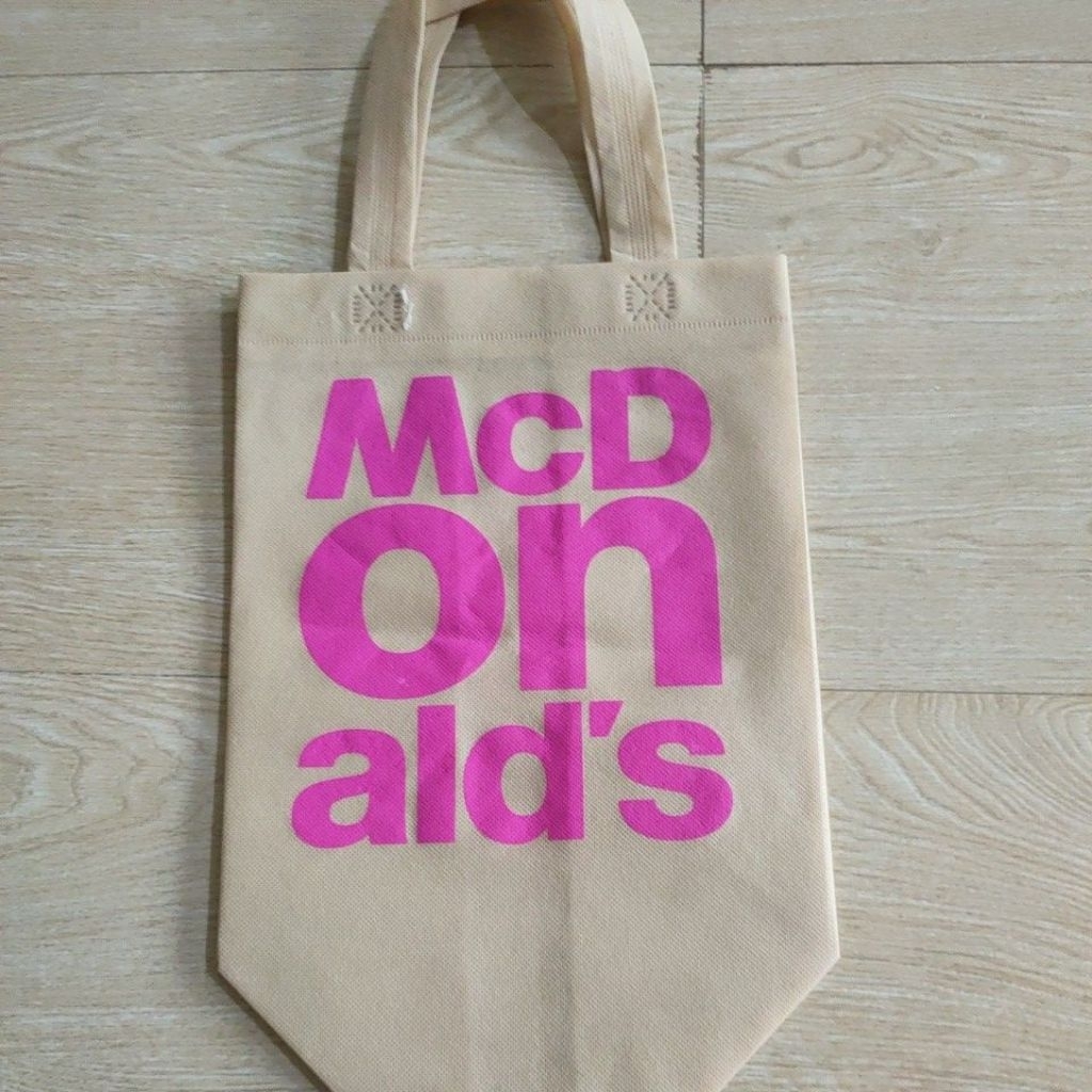 

Tas reusable McDonald's ukuran medium ( 20x24x30) warna coklat muda