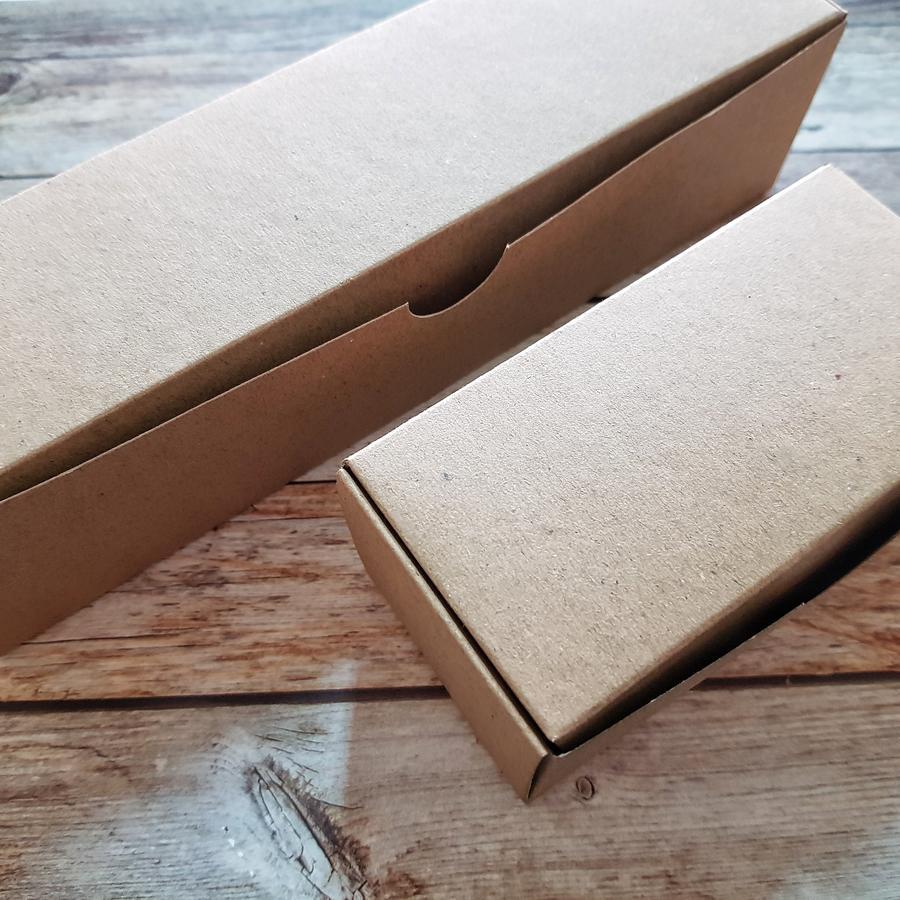 

Dus Cookies Box Hampers Bahan Samson Cokelat 280gr Model Dus Sambung Ukuran 24x6x6cm