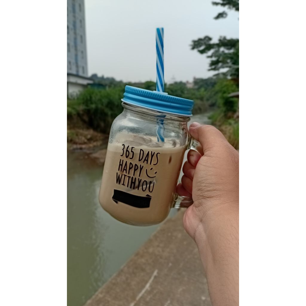 Mug gelas tutup sedotan