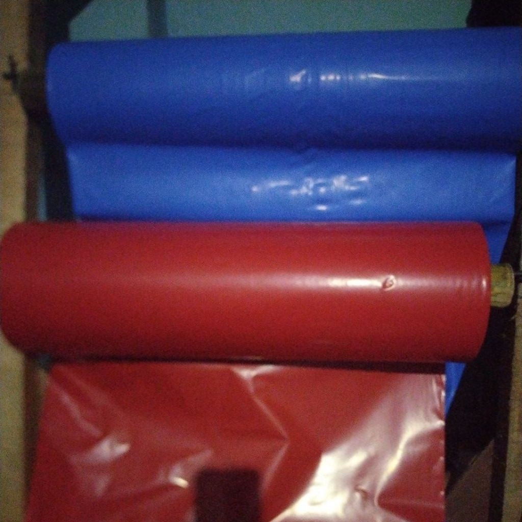 plastik layangan warna merah meteran super tebal