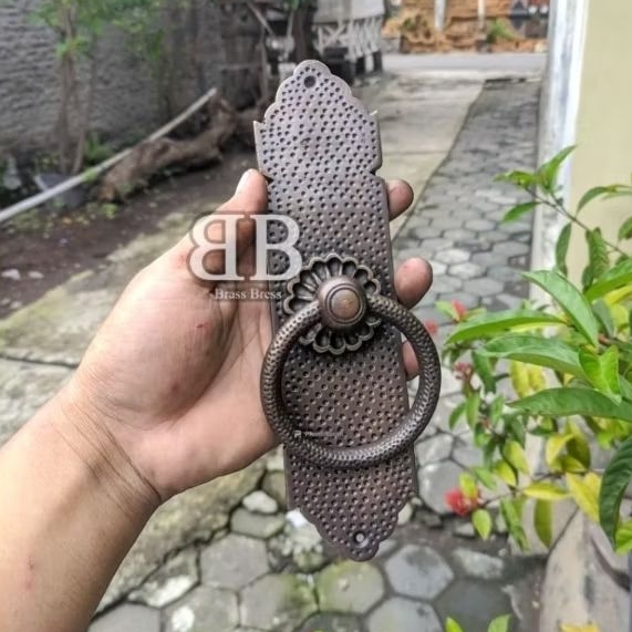 HANDLE / TARIKAN PINTU GEBYOK KUNINGAN ( GBY 100 )