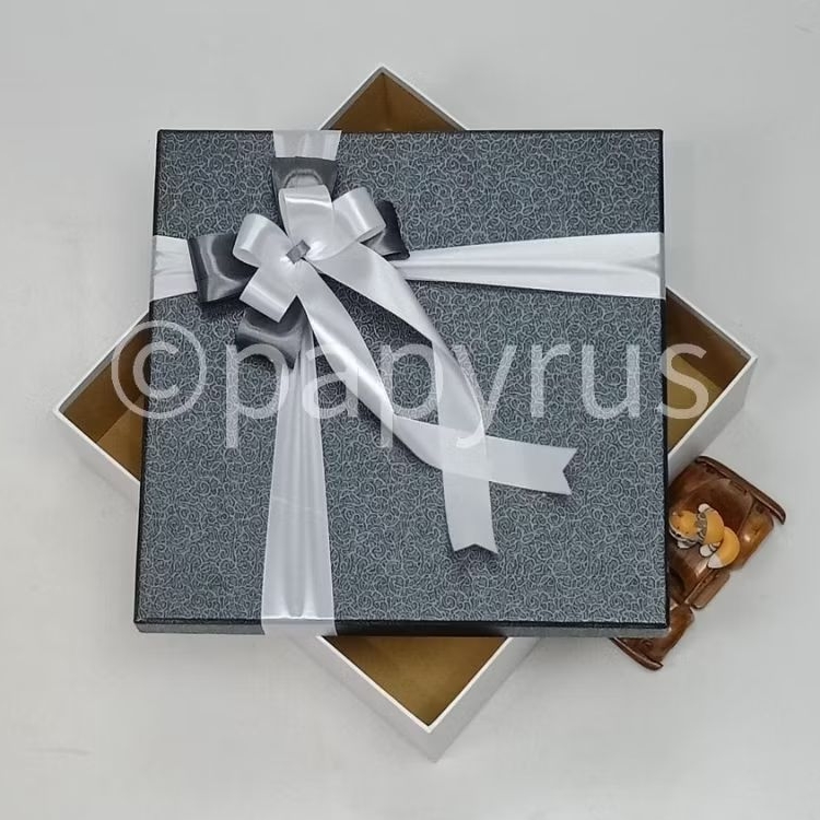 

PAPYRUS Kombinasi 30x30 Tinggi 5cm Kotak Kado Gift Box V1