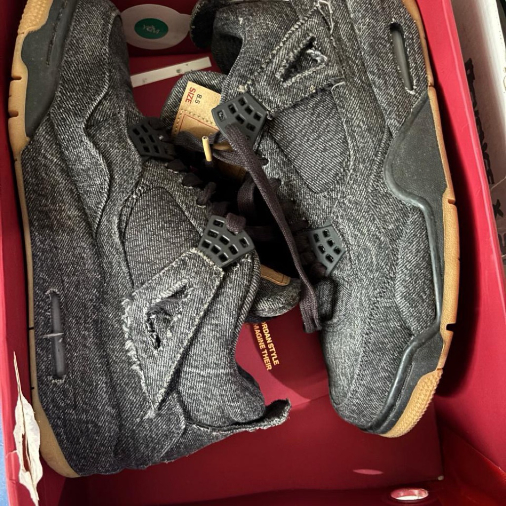 AIR JORDAN 4 X LEVIS