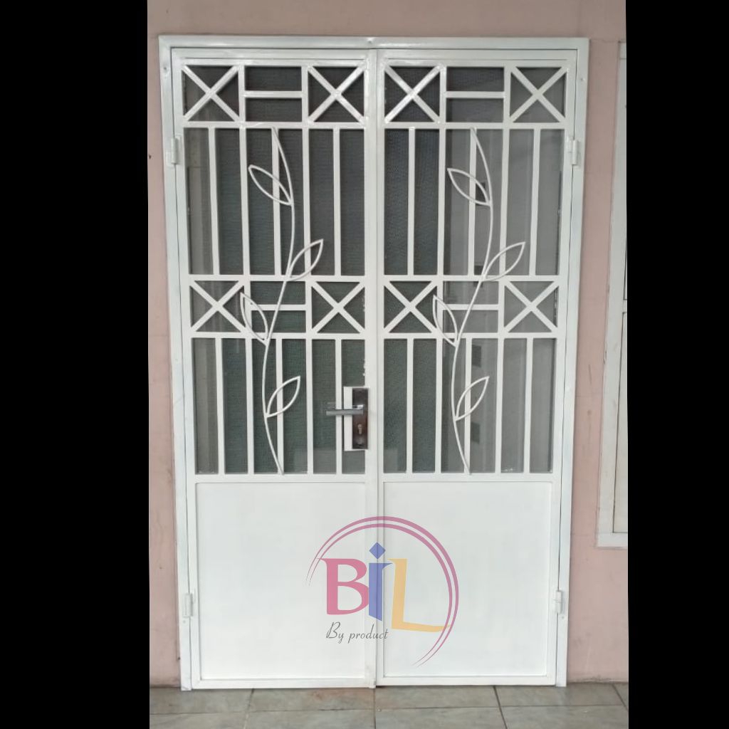 Pintu kawat nyamuk minimalis . Pintu besi . Pintu pengaman