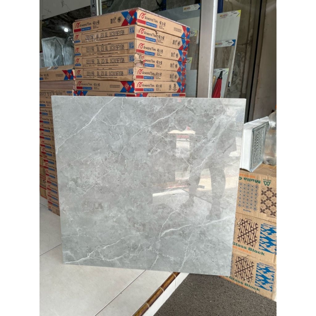 Granit Ikad 80x80 Lokal