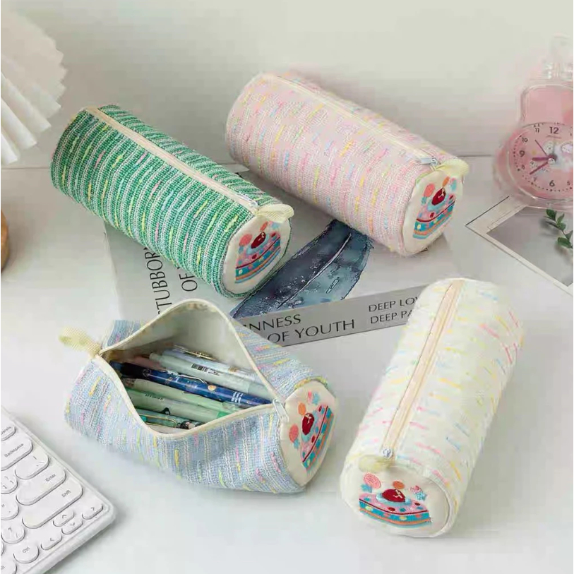 

Tepak Pensil Korea TWEED CAKE Bulu Sintetik / Pencil Case Korea Aesthetic Estetik Minimalis Wadah Tempat Bolpen Kosmetik