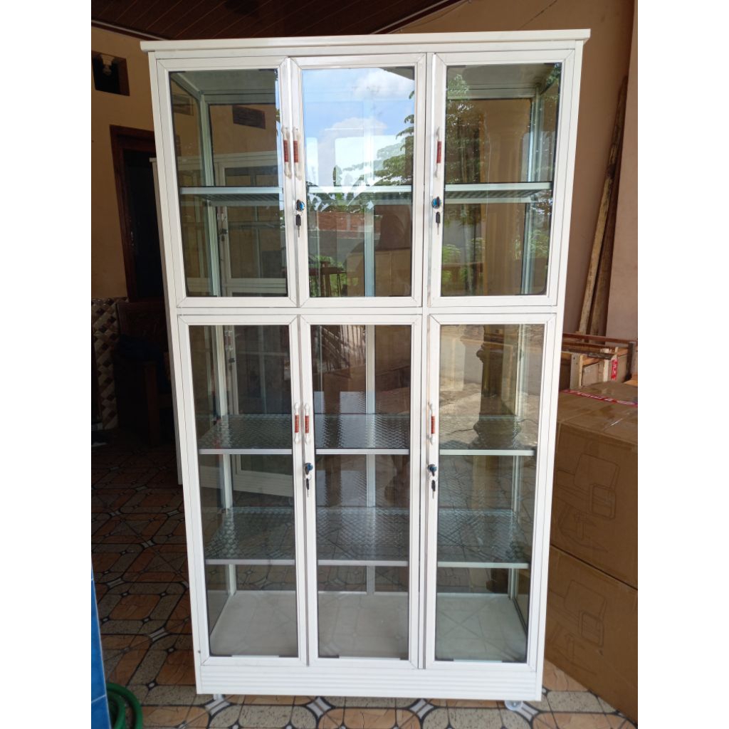 Lemari Kaca//Lemari Tas//Lemari Boneka