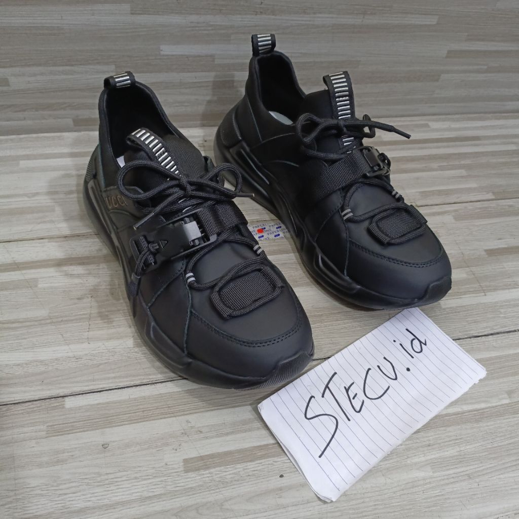 sepatu cowok slip on sneaker pria hitam