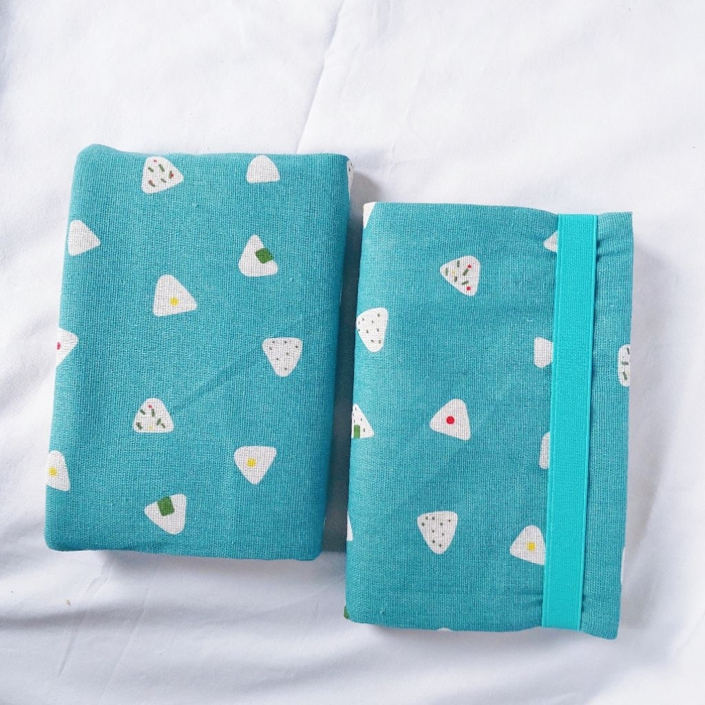 

Book Cover | Sampul Buku Kain | Book Jacket - Motif Onigiri