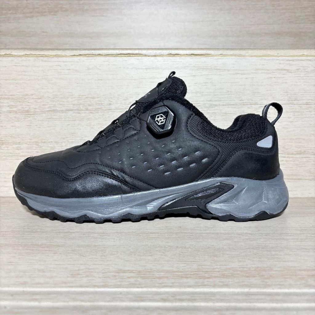 SEPATU OUTDOOR  TREKKING HIKING & RUNNING LECAF BOA SYSTEM / TALI PUTAR SECOND ORIGINAL  [ MURAH ]