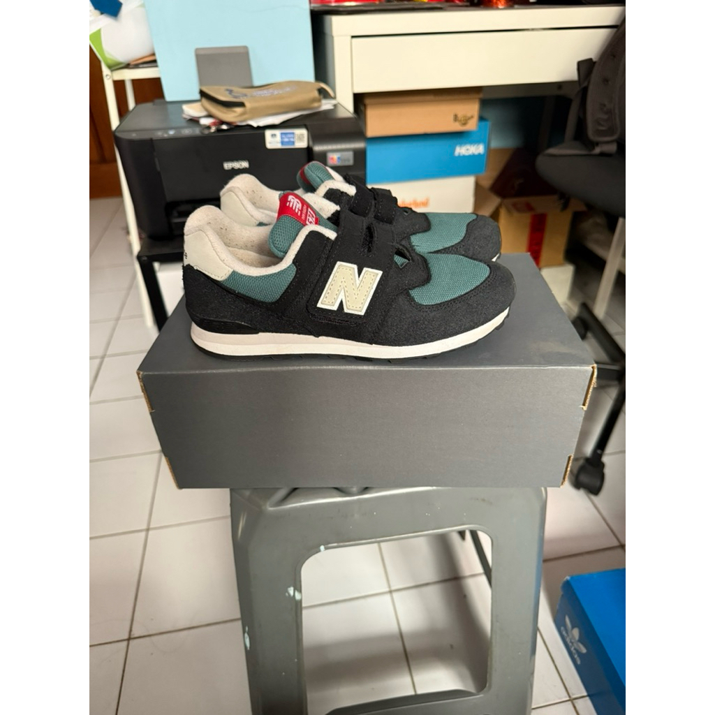 Sepatu New Balance NB Enfants Kids Anak Original - Size 3US/35EUR