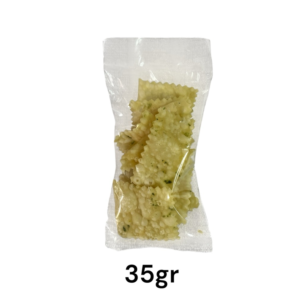 

KRIPIK PANGSIT 35gr/ KRIPIK BAWANG / MAKANAN RINGAN / SNACK / CEMILAN / JAJANAN / MAKANAN OLAHAN