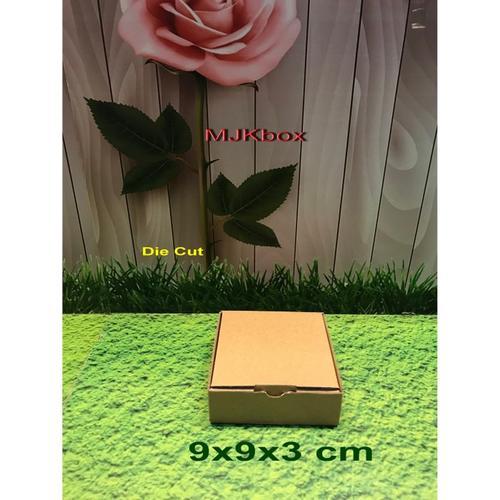 

kardus/karton/box uk. 9x9x3 cm,,Die Cut....baru polos