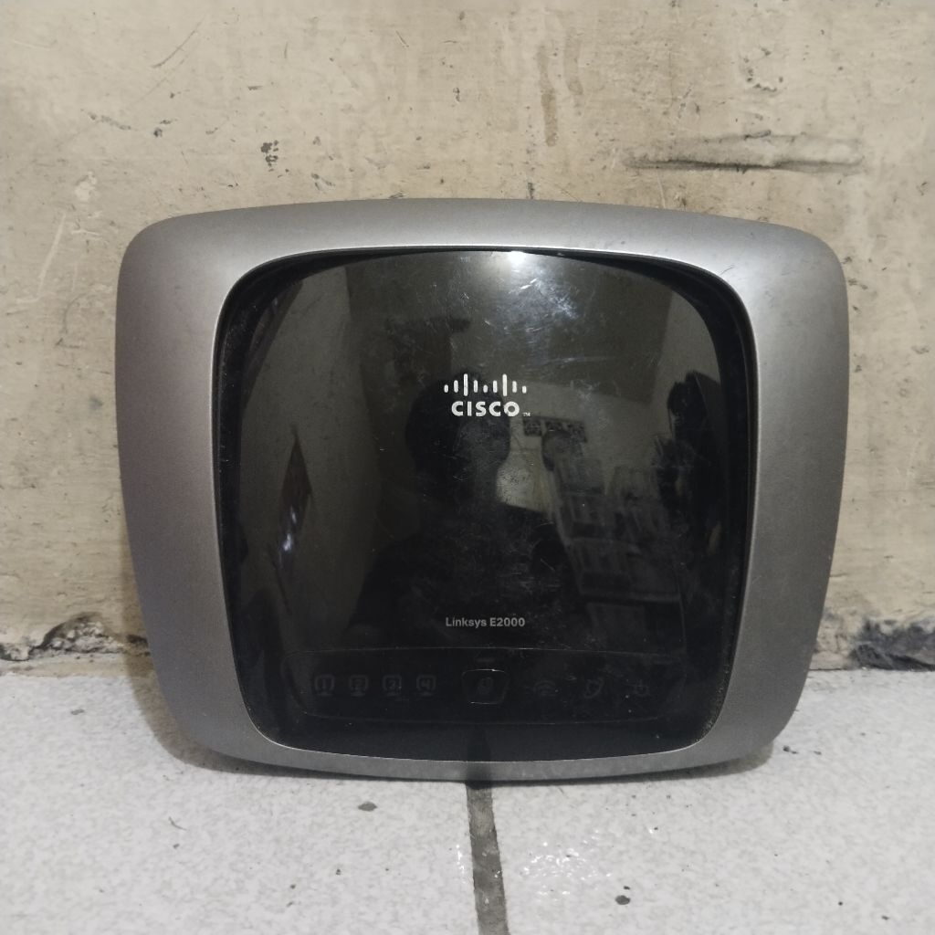 MODEM ROUTER INTERNET CISCO E2000