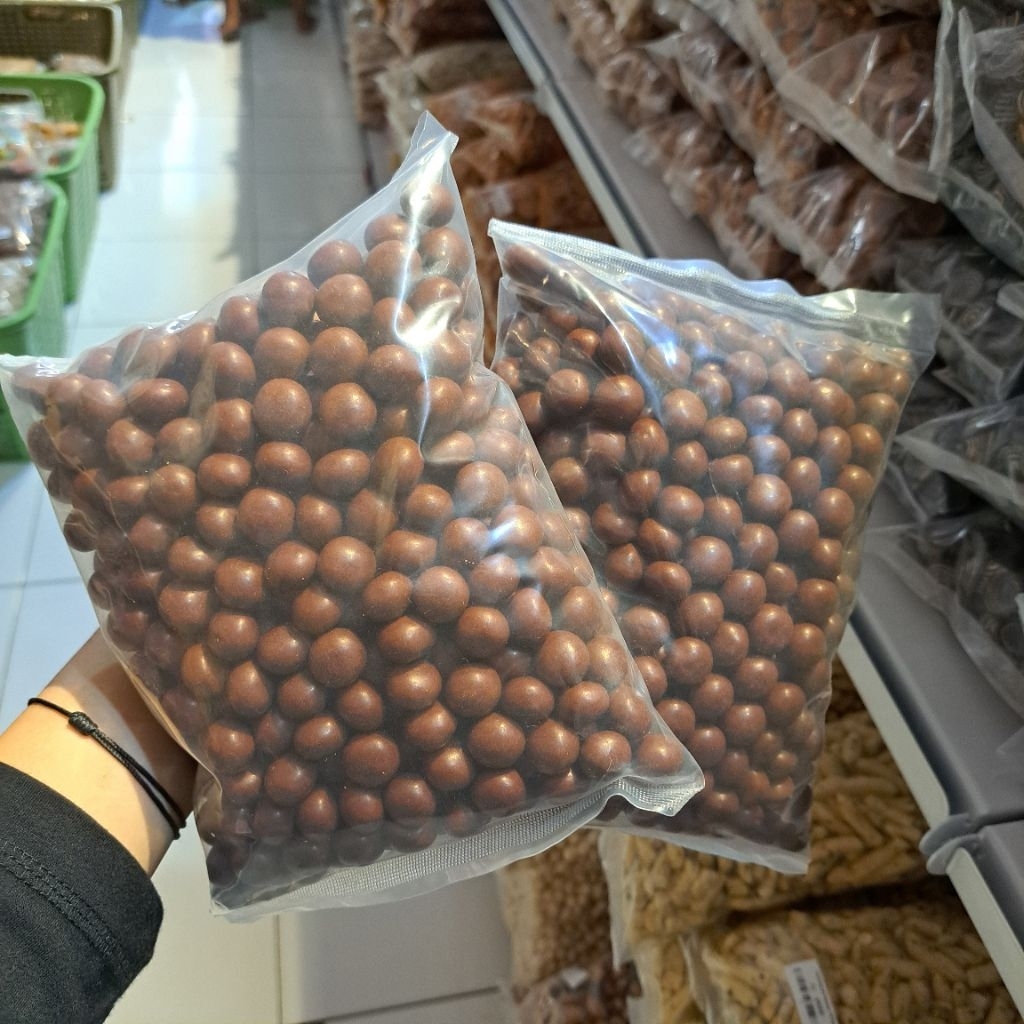 

Biskuit bola aneka rasa - Coklat, Manis hitam, Manis pelangi