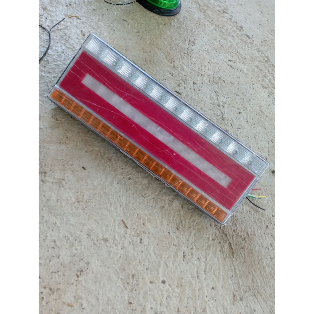 Lampu stoplamp belakang truk harga (1 Set Kanan kiri )24volt model kotak 41x15 Car