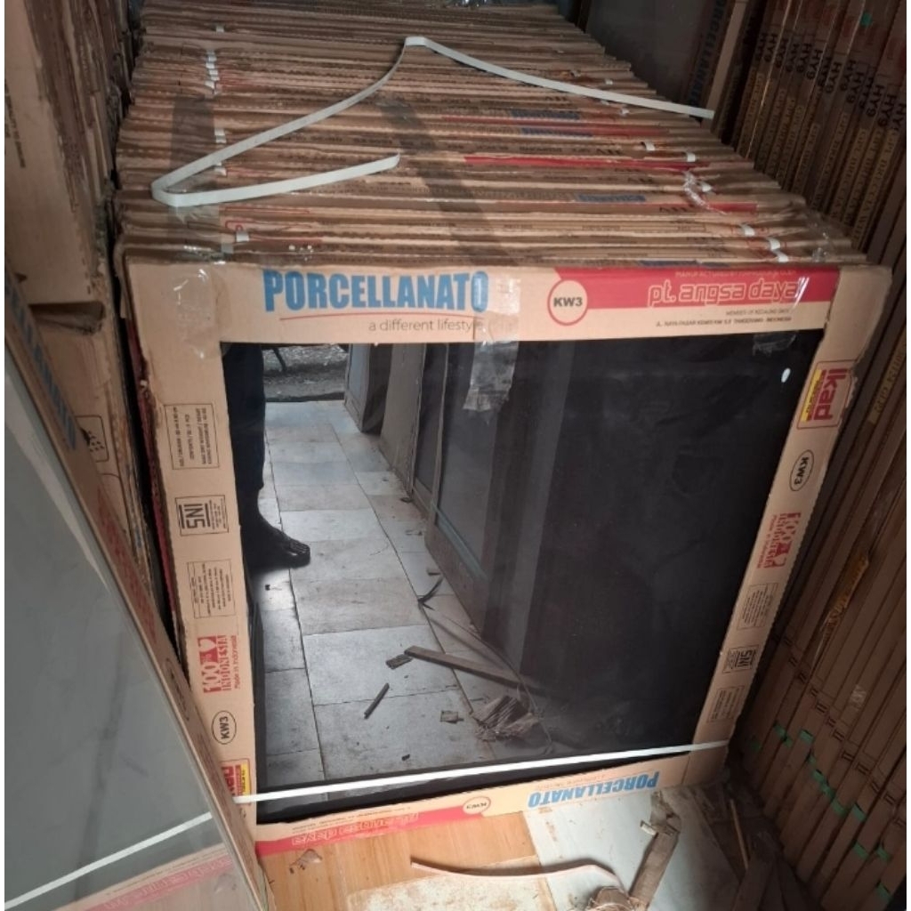 Granit lantai Polish glossy ukuran 80×80