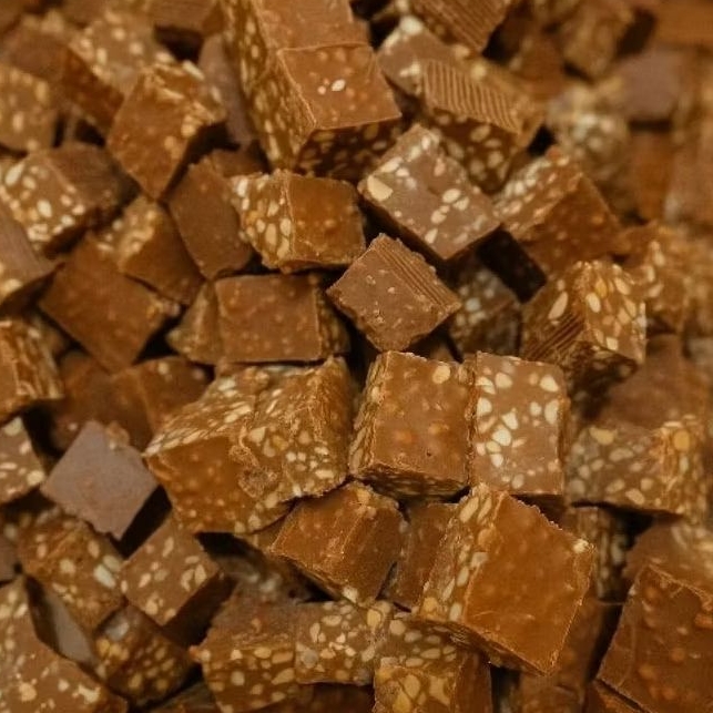 

Silverqueen cup | isi kacang mede mix kismis 400gr