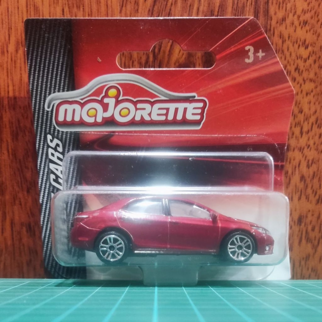 diecast majorrete sedan Toyota Corolla Altis 1/64