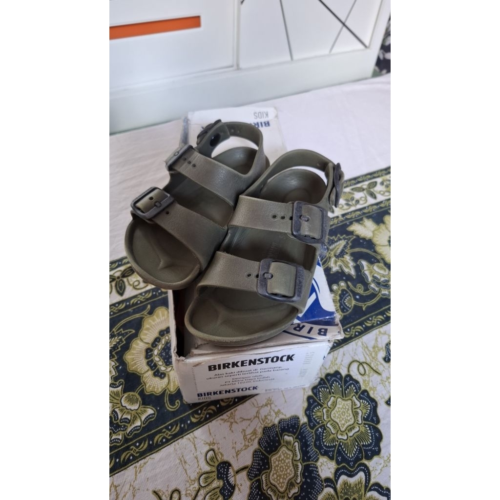 Sandal Birkenstock Kids Milano Eva size 26 preloved
