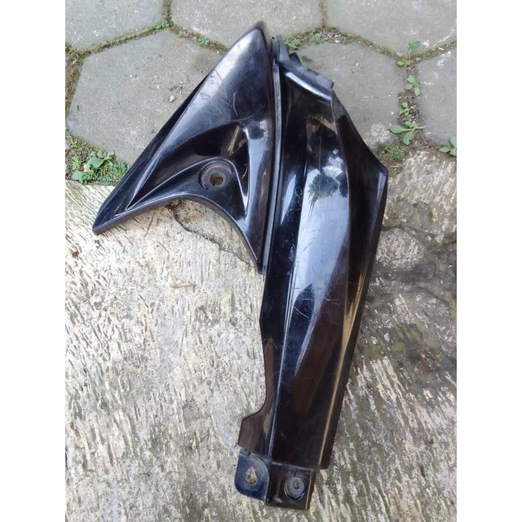 Cover body sayap luar depan bawah cover tutup mesin KIRI motor Yamaha Jupiter Z1 z 1 robot 2010 orig