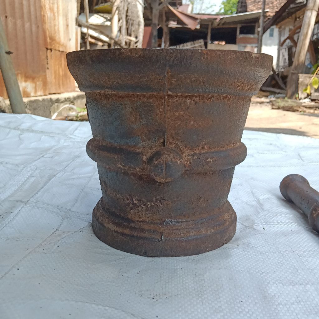 BEKAS - Lumpang Alu Besi Antik