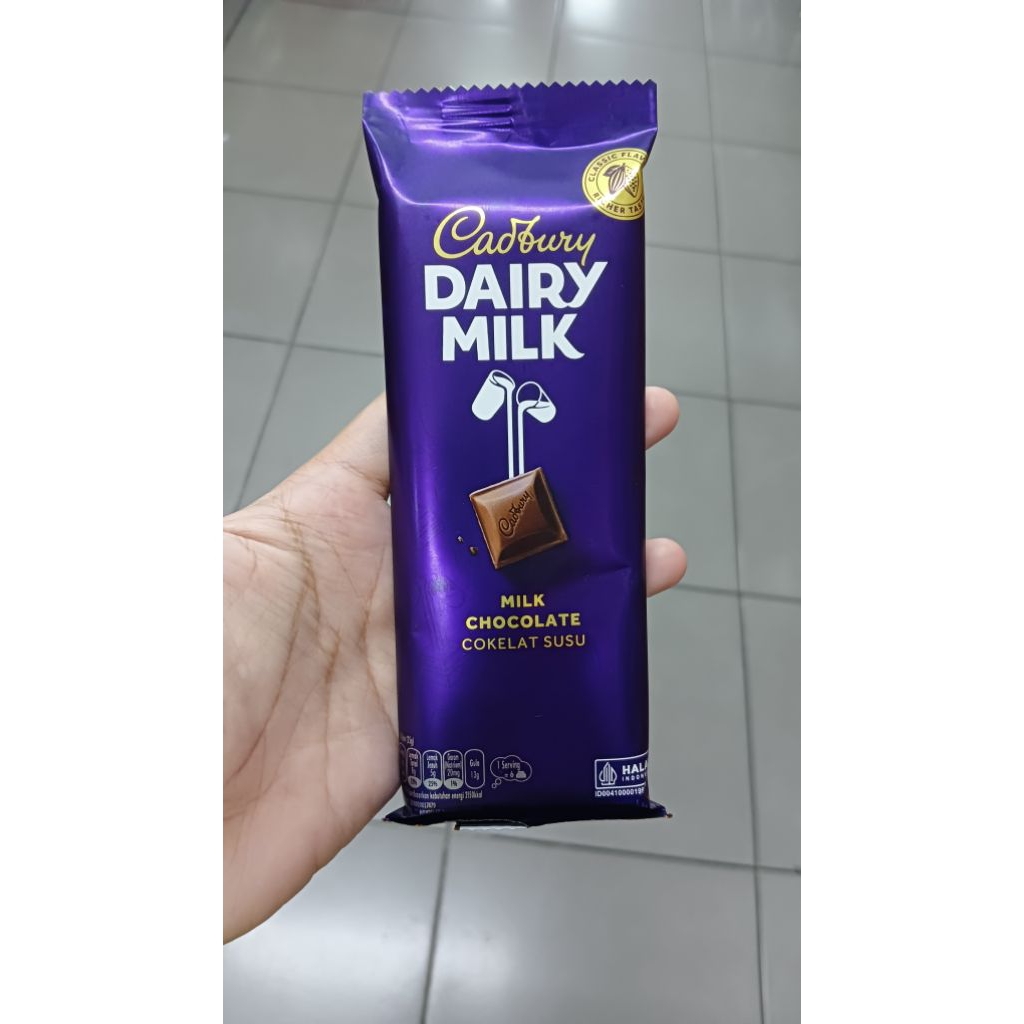 

CADBURY DAIRY MILK 90gr | CASHEW WHOLE NUT