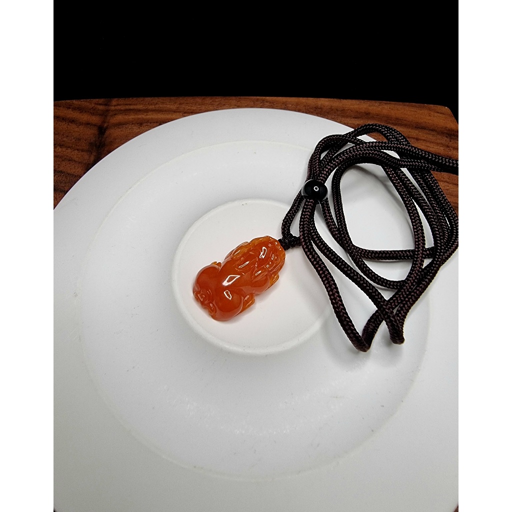 Liontin Batu Giok Red Jade Pixiu Myanamr HQ 25x13mm C1829