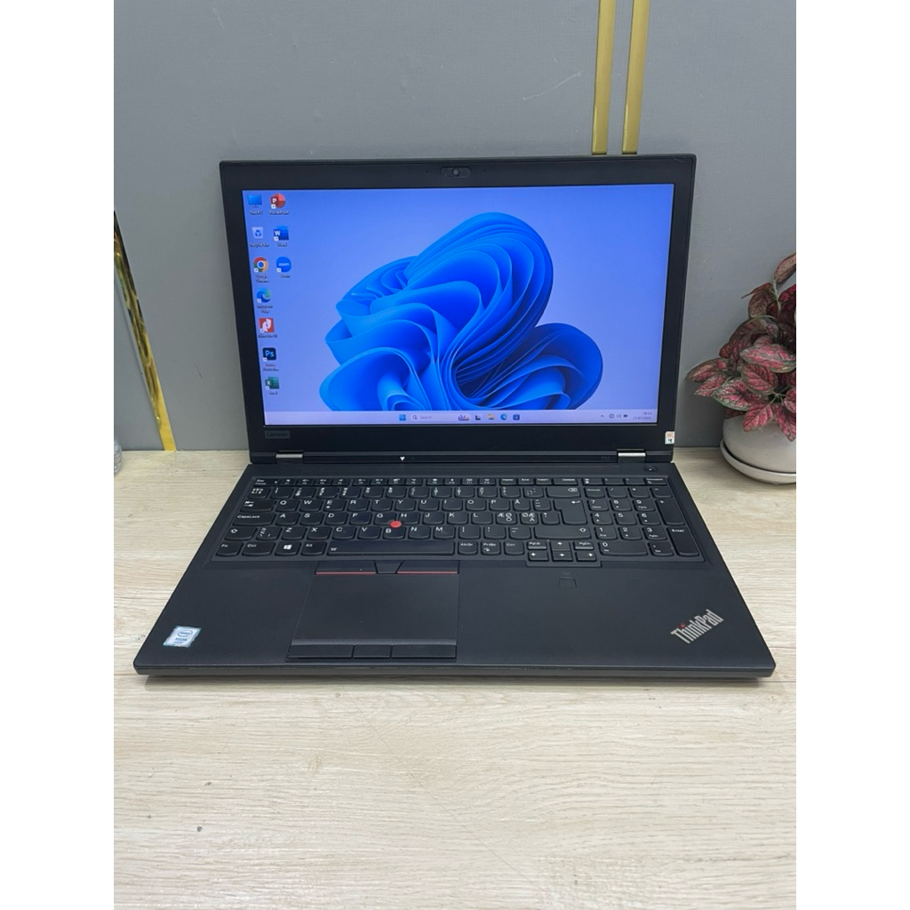 LAPTOP LENOVO THINKPAD P52 XEON RAM 16 GB NVME 256 GB VGA 4 GB MURAH