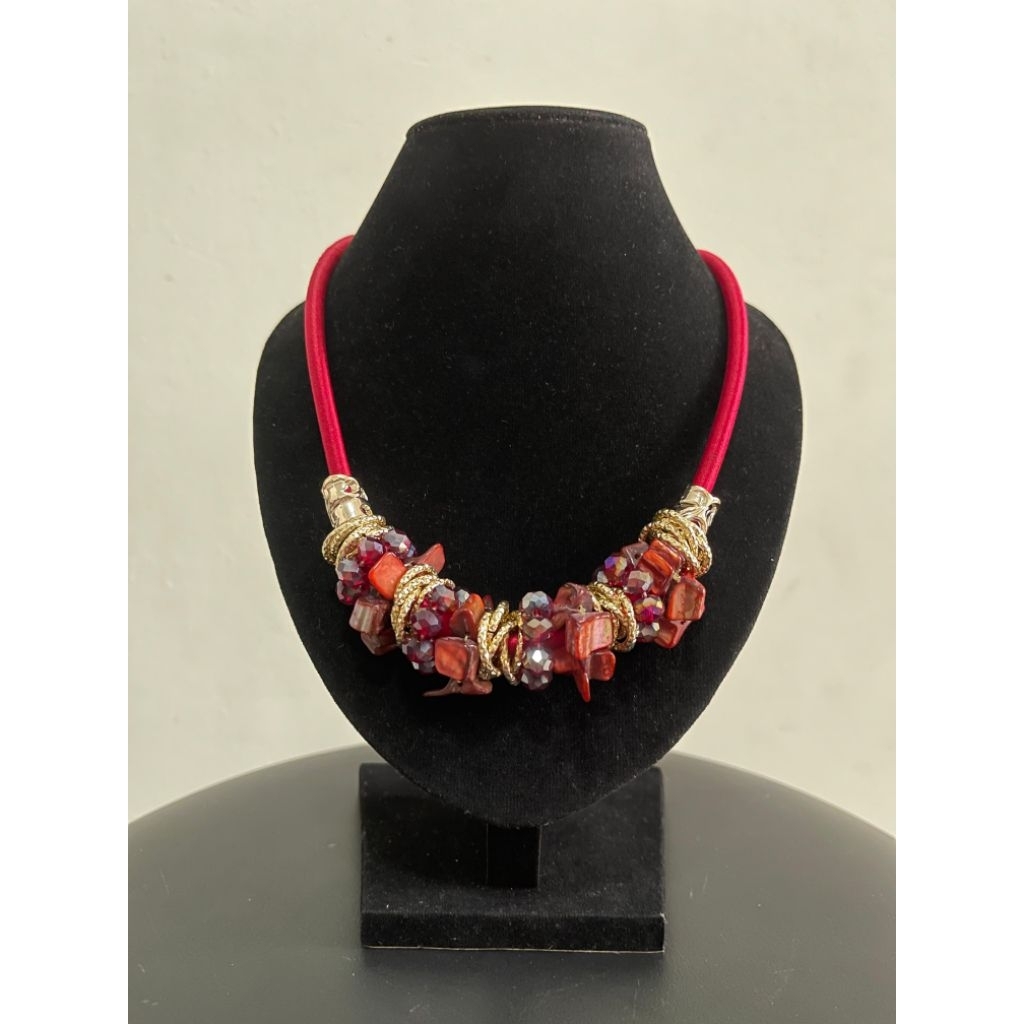 Kalung motif batu unik