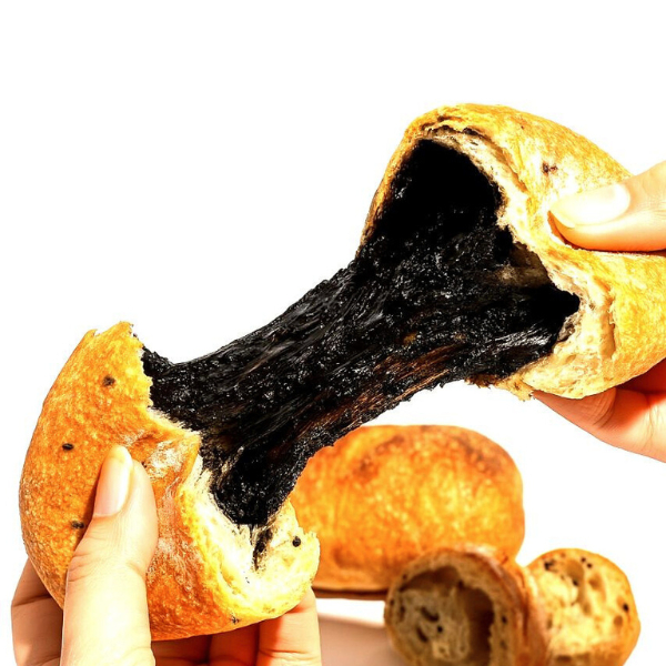 

MOCHI Black Sesame Sourdough, Roti Sourdough dengan Isian Mochi Wijen Hitam